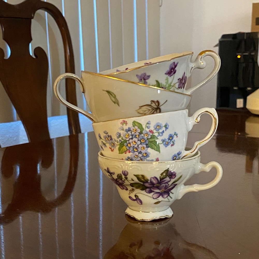 Elegant Floral Mug Set with Gold Accents